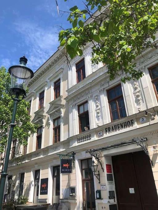 Paraderma Apartment Im Zentrum Baden Bei Wien Esterno foto