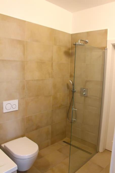 Paraderma Apartment Im Zentrum Baden Bei Wien Esterno foto